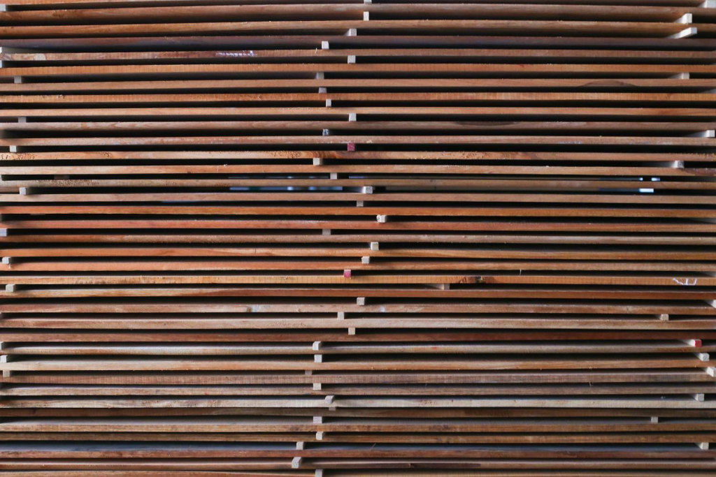 Wood Dining Table Buying Guide: How to Choose the Right One for Your Space 3 image Lesign Studio